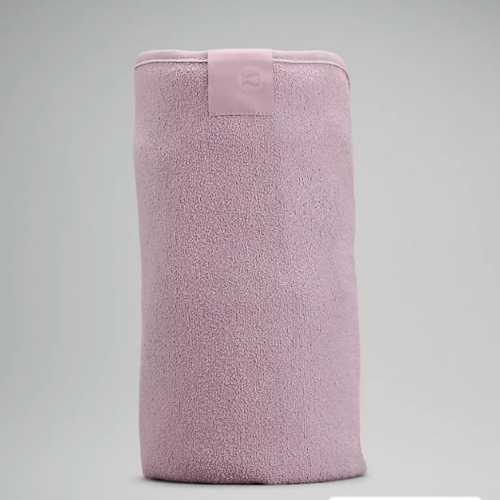 Lululemon Yoga Mat Towel in Dusty Rose 💗🌹